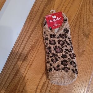 NEW 2 Pairs Snugadoo Plush Socks Size 5 - 9 with Grips on Bottom